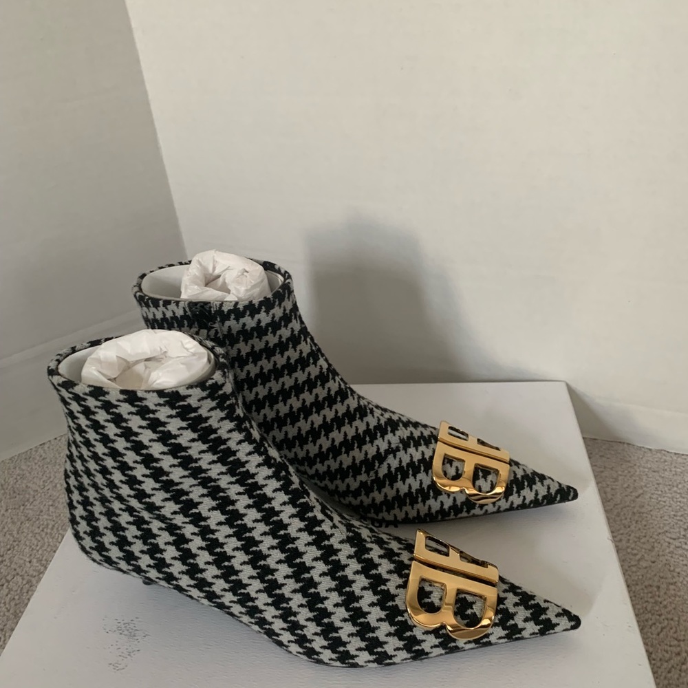 Balenciaga boots new with tag